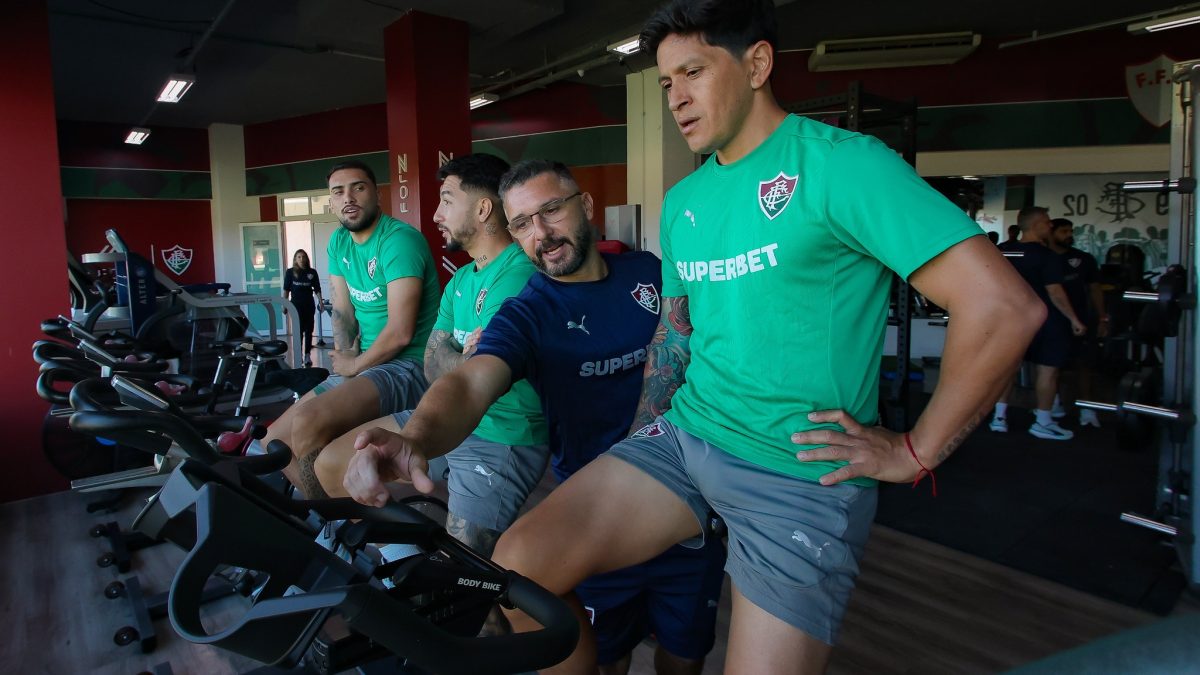 Elenco do Fluminense se reapresenta no CT Carlos Castilho; Thiago Silva é aguardado na próxima semana
