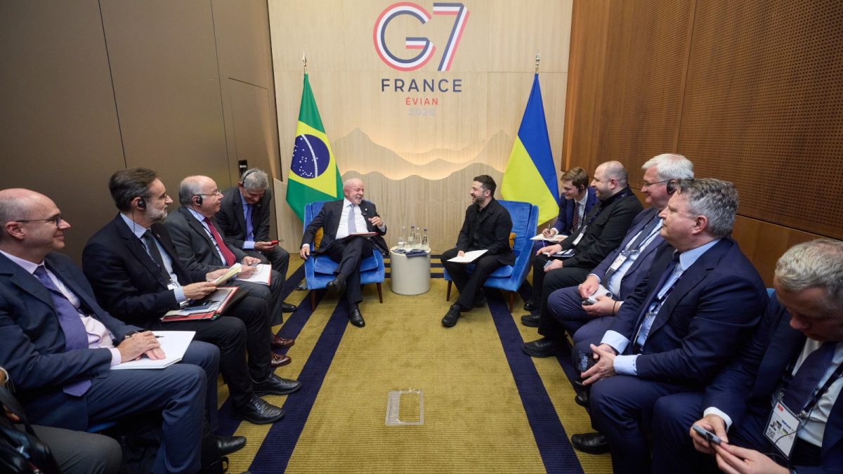 Lula e Zelensky discutem solução diplomática para guerra na Ucrânia durante encontro no G7