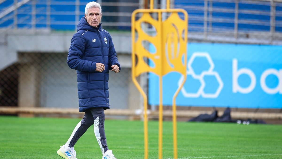 Luís Castro atribui dificuldades do Grêmio à reformulação e falta de tempo para treinar