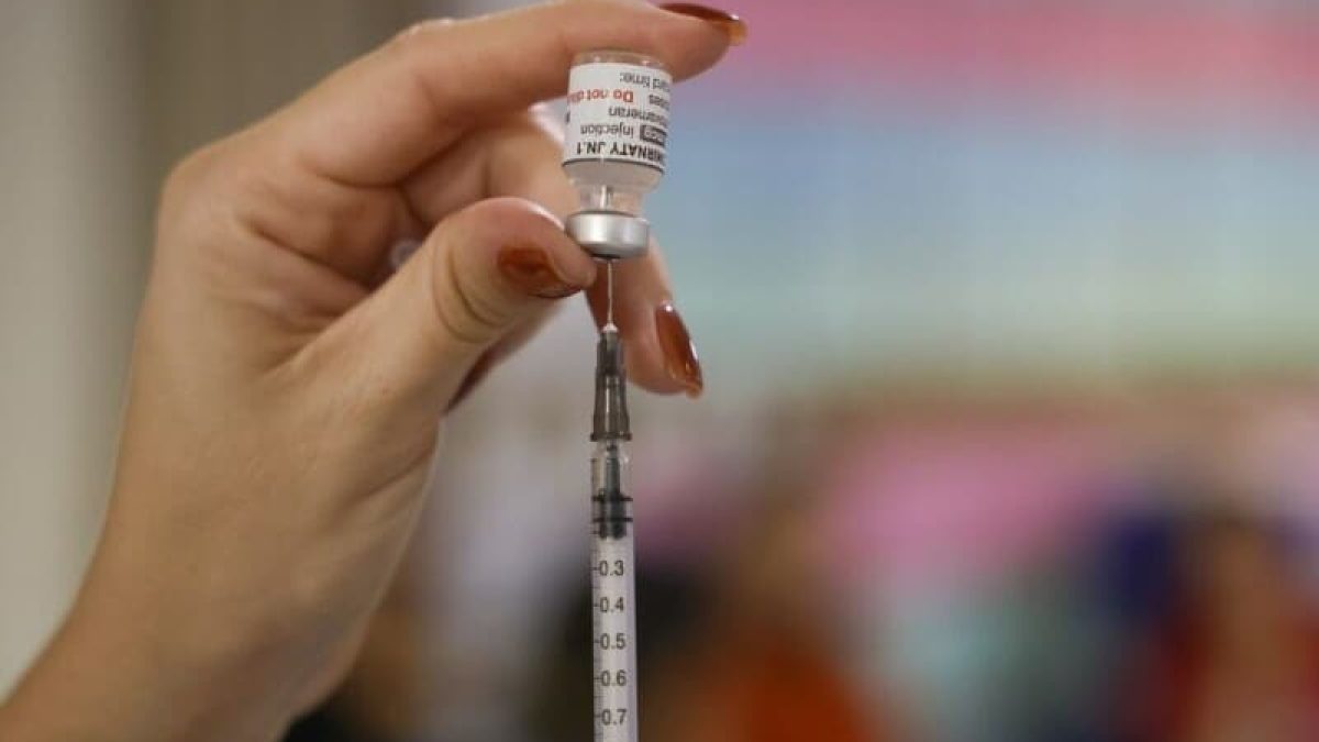 Ministério da Saúde suspende vacina do Butantan contra dengue após mortes