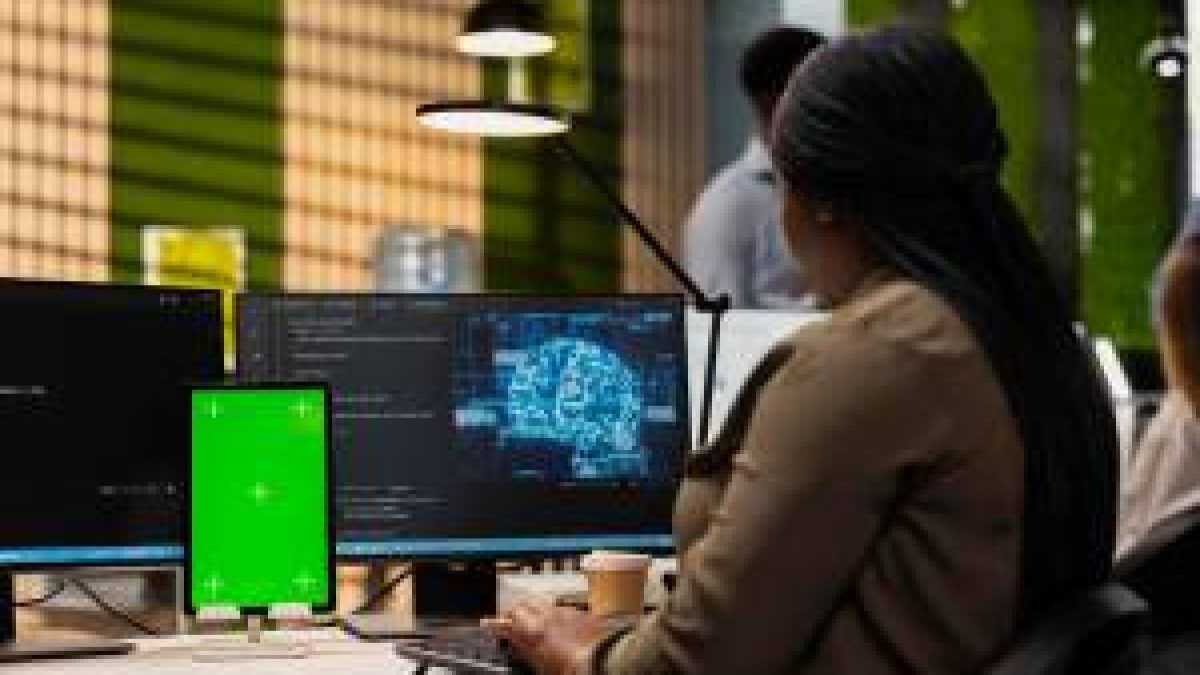 Apenas 13% dos profissionais usam IA de forma avançada no trabalho, aponta estudo