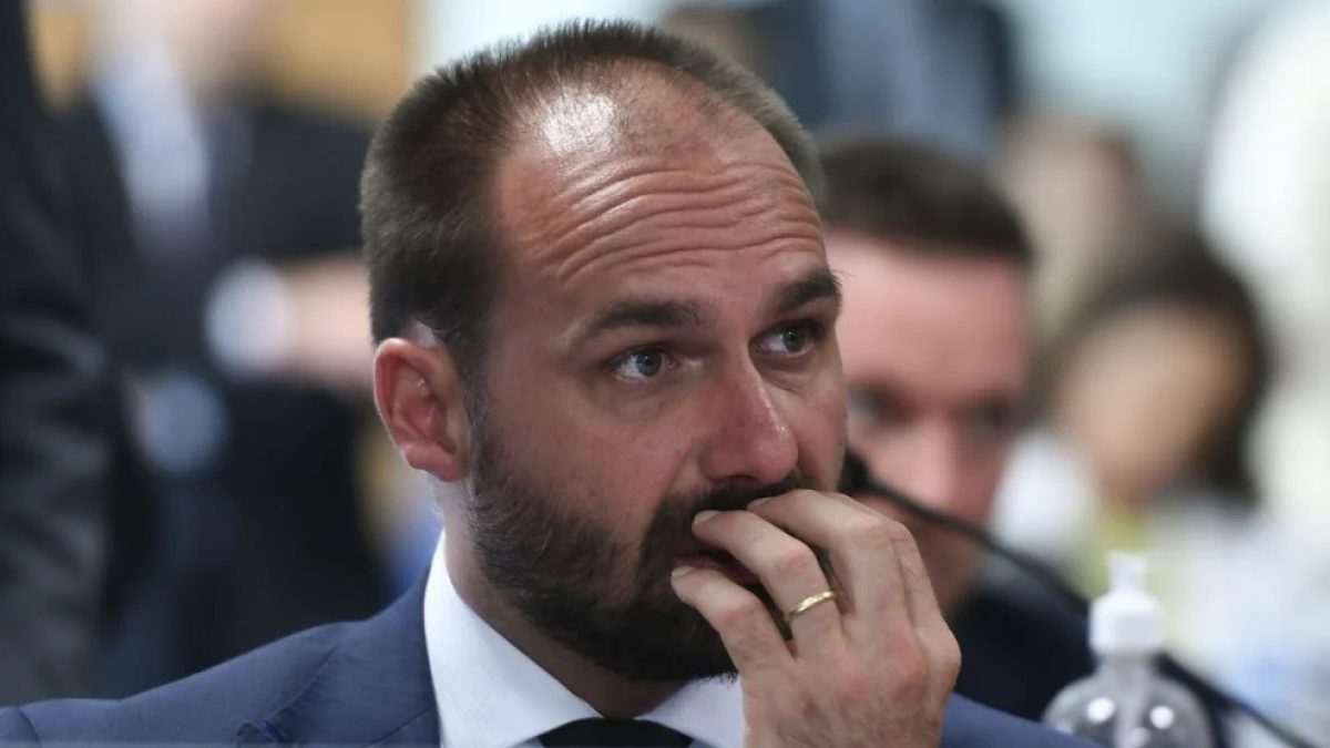 Moraes nega adiamento e Eduardo Bolsonaro vai a julgamento no STF por coação