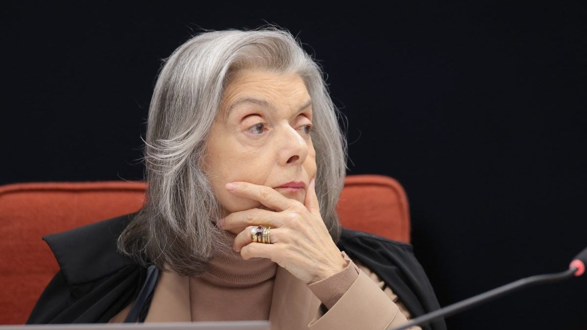Cármen Lúcia suspende aplicação de lei que beneficiaria condenado do 8 de Janeiro
