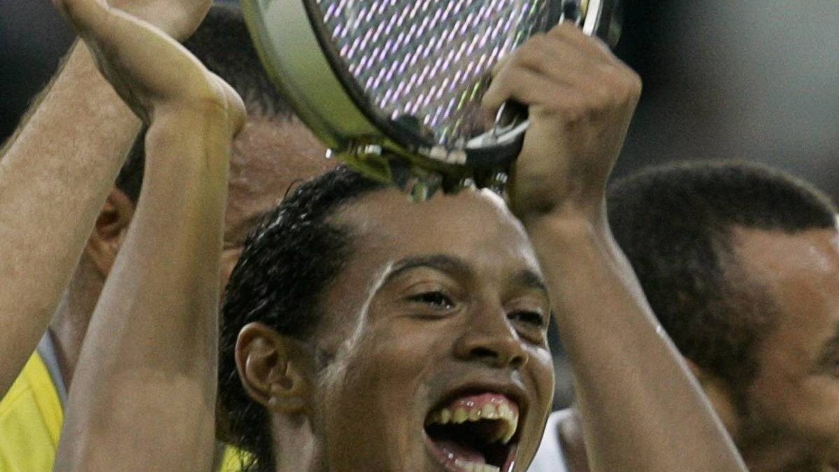 De “Bruxo” a compositor: Ronaldinho é compositor de 91 músicas