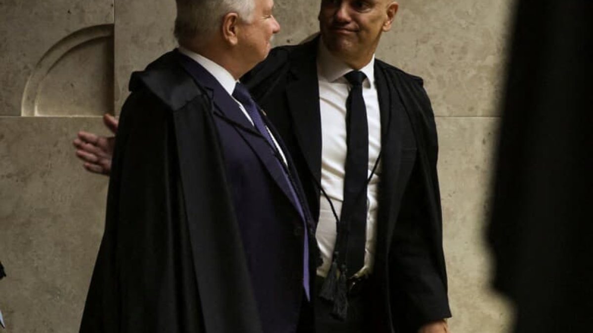 Fachin autoriza AGU a defender Moraes em ação movida por empresa de Trump nos EUA