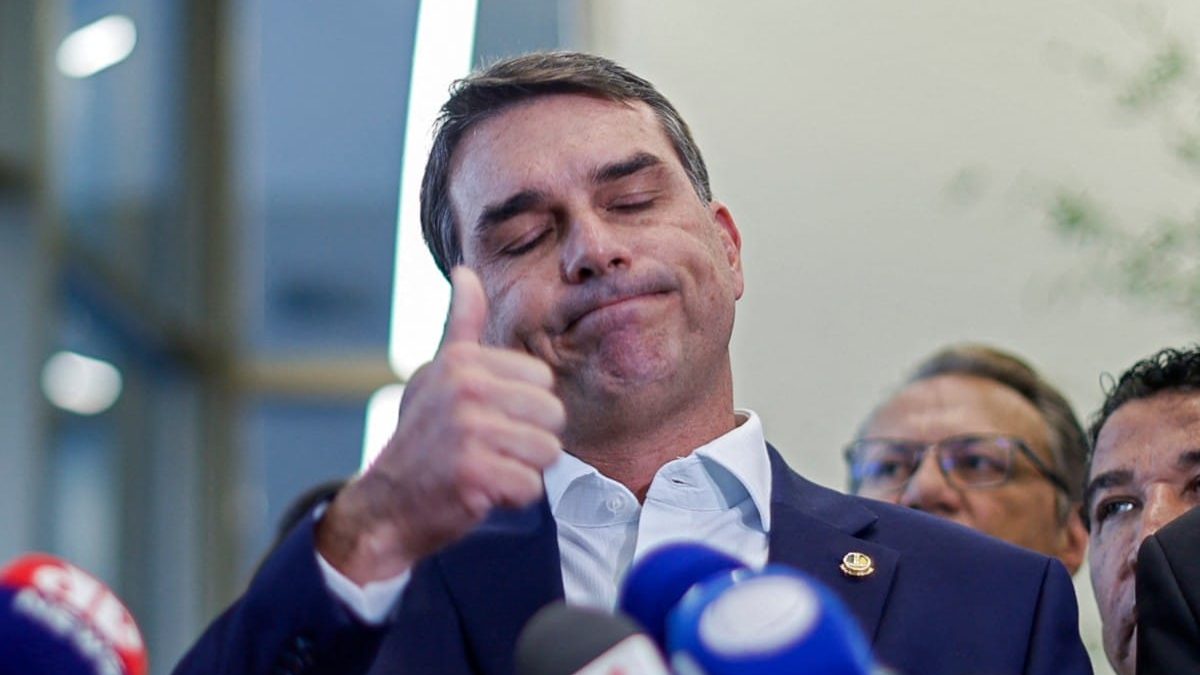 Flávio Bolsonaro cita Cidade Alerta para alertar sobre domínio de facções