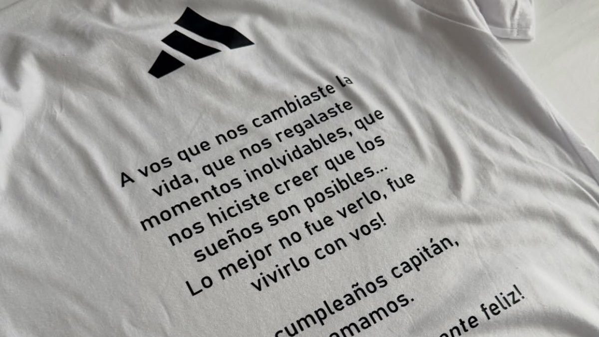 Messi posta e agradece colegas de Argentina por surpresa no aniversário: "Presente especial"