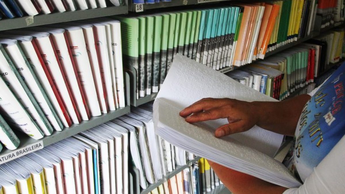 Comissão de Educação debate atraso na entrega de livros em braile para alunos cegos