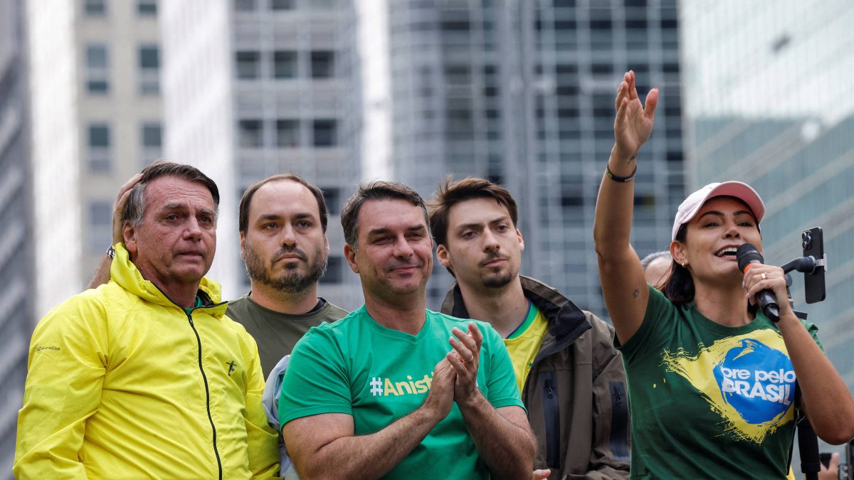 “Não tenho raiva de ninguém”, diz Michelle Bolsonaro após vídeo demolidor contra Flávio