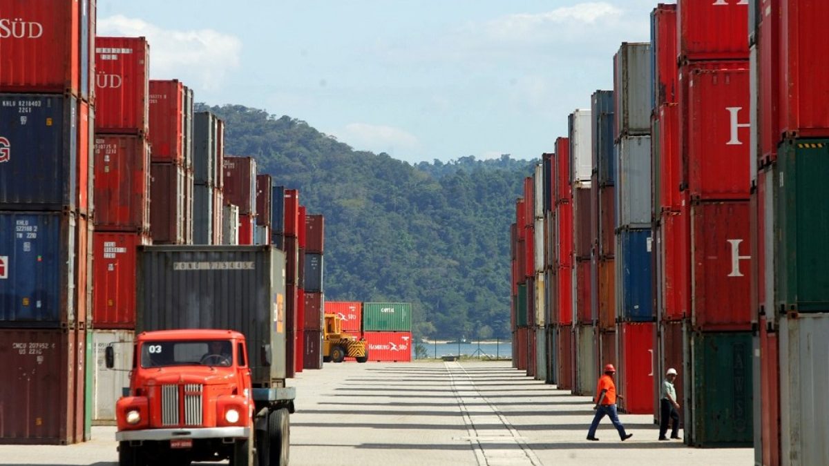 Nova taxação dos EUA pode afetar 31,6% das exportações brasileiras, aponta CNI
