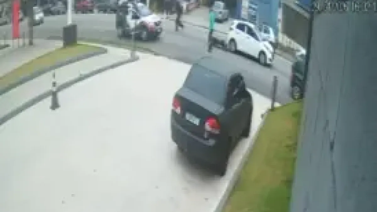 Novo vídeo revela que PMs atiraram contra eletricista já parado em aparente rendição