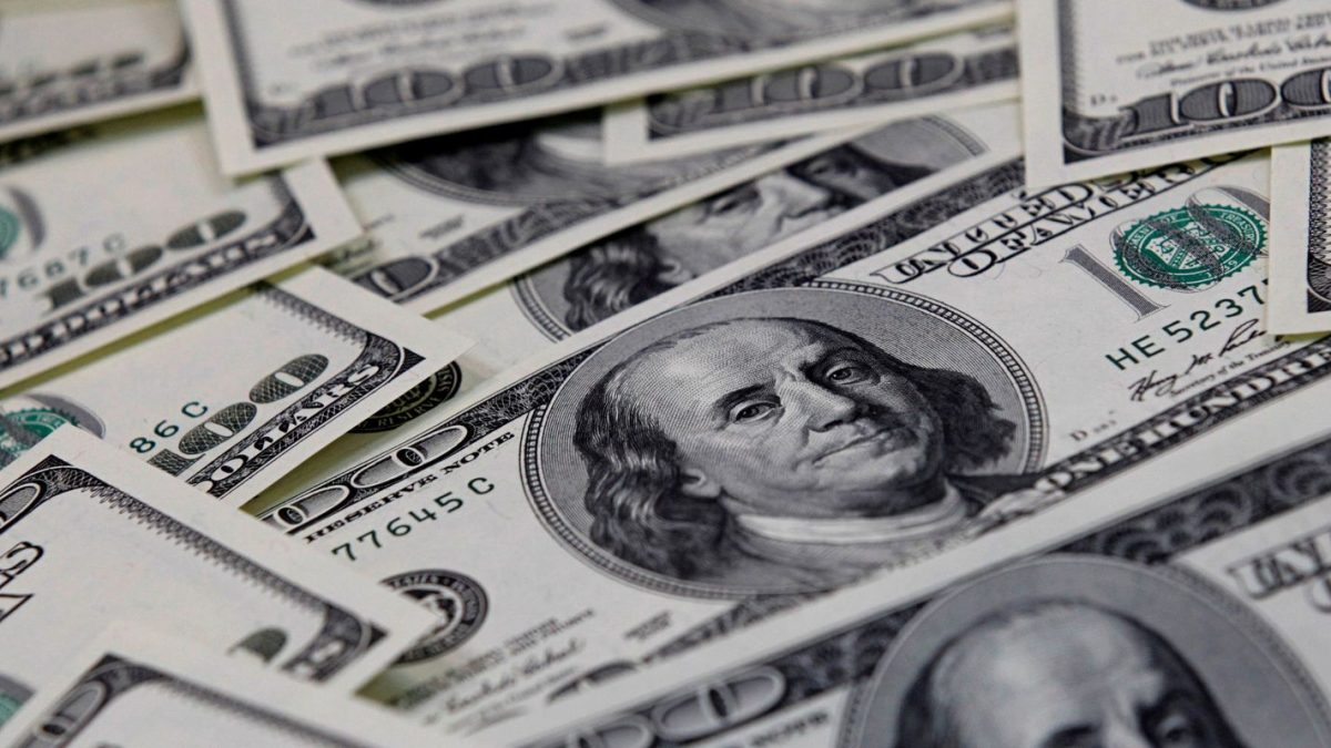 Ibovespa cai 2,22% e dólar fecha a R$ 5,067 com temores geopolíticos e tarifários