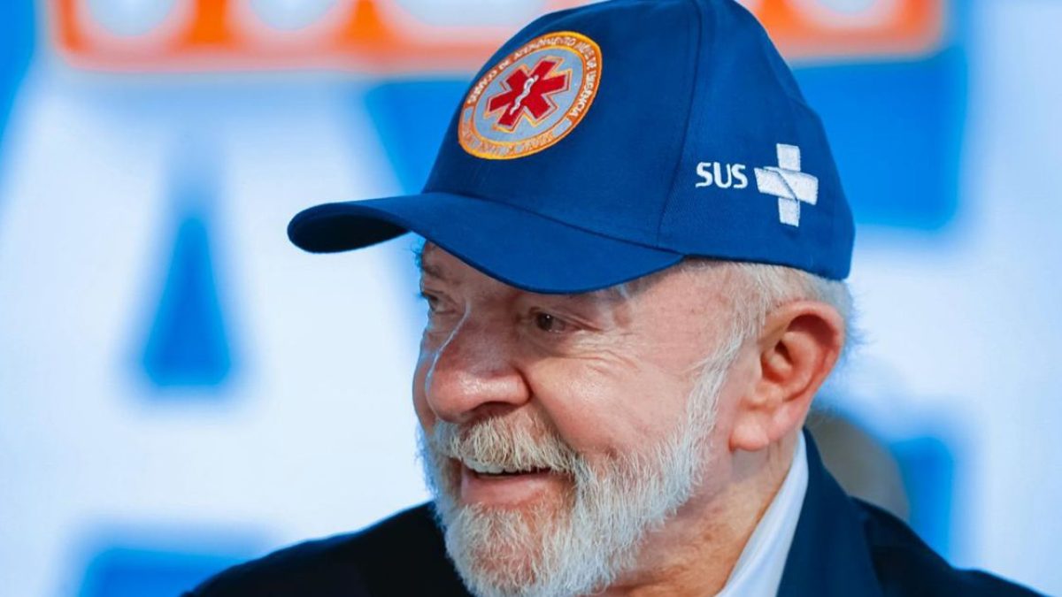 Lula assina MP que torna Enamed obrigatório para exercício da medicina no Brasil