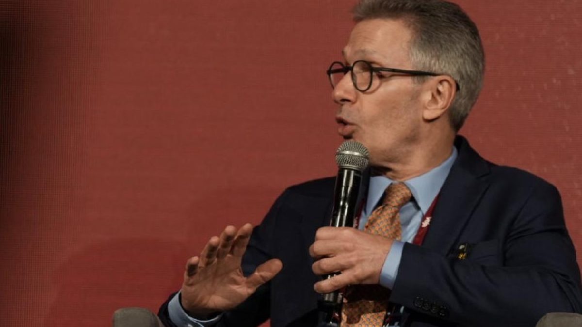 A embaixadores, Zema critica relação de ‘intocáveis’ com Master