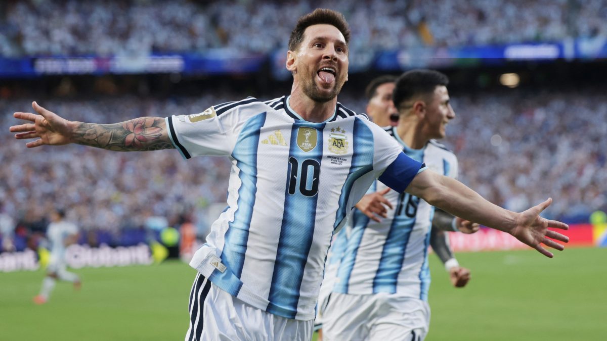 Messi faz hat-trick, iguala recorde de Klose e lidera Argentina na estreia da Copa 2026