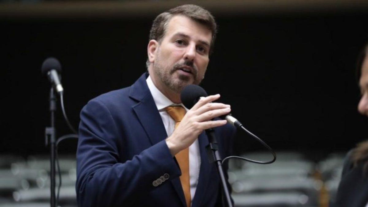 Vereador do Rio chama ex-secretário de Saúde de 'bicha pão com ovo' durante discurso