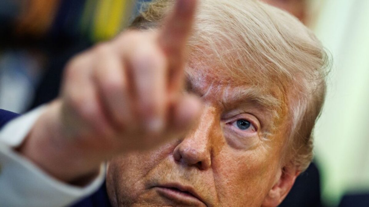Trump encerra entrevista após jornalista pedir provas de fraude eleitoral