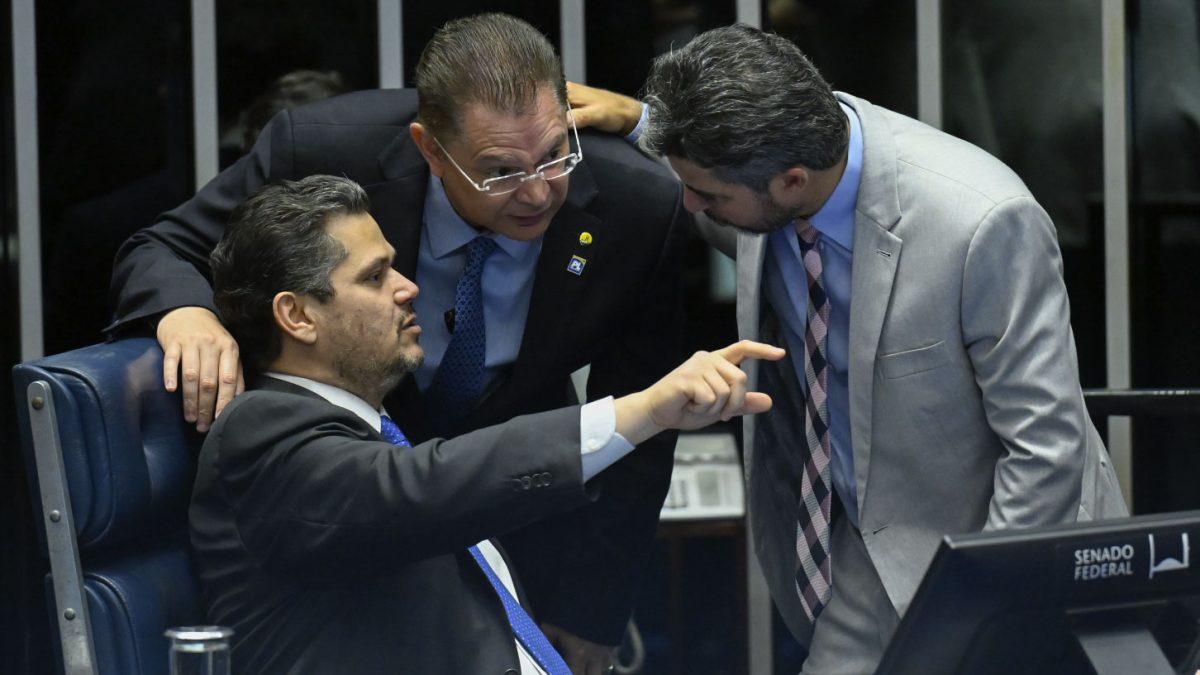 Pedidos de CPI e CPMI sobre Banco Master travam na Câmara e no Congresso