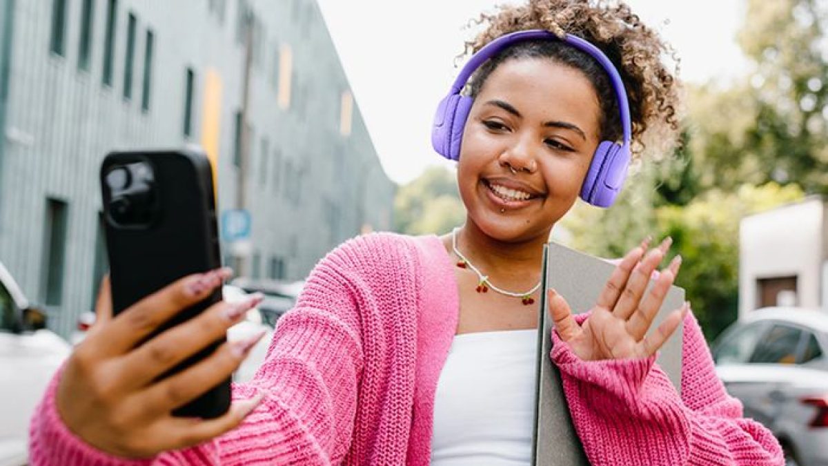 Fone JBL com bateria gigante aparece por R$ 163 na Amazon: saiba como aproveitar