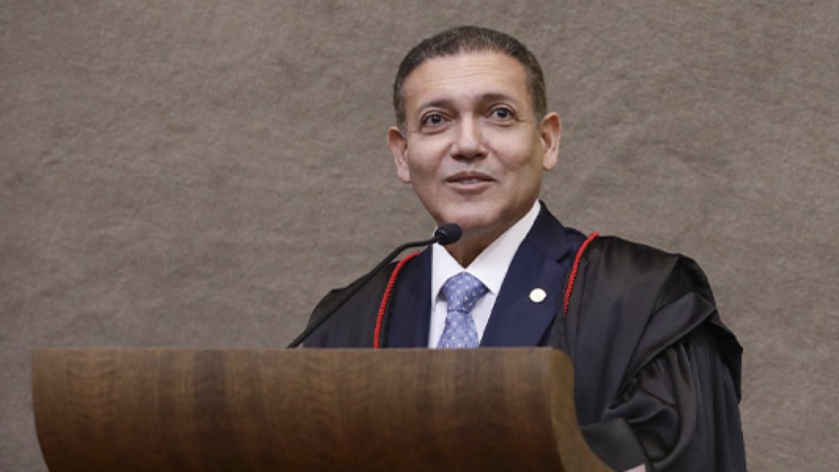 Kassio Nunes Marques completa um mês na presidência do TSE com foco na defesa da urna eletrônica e no combate à desinformação