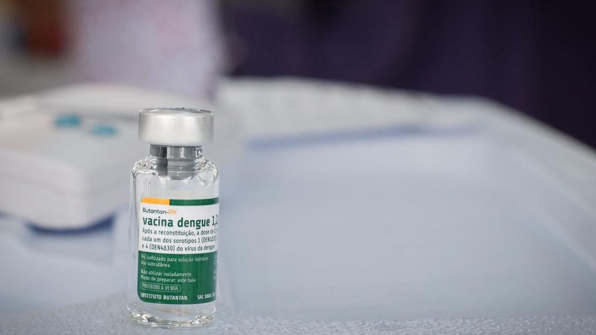 Butantan mantém estudo sobre vacina da dengue em idosos apesar de suspensão