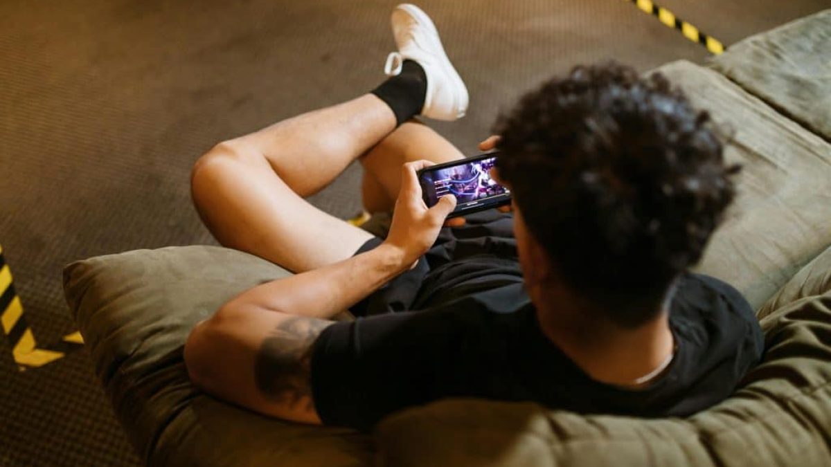 Reino Unido anuncia proibição de redes sociais para menores de 16 anos
