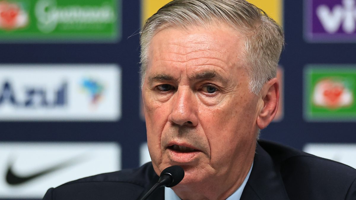 O porteiro que virou atração como ‘sósia’ de Carlo Ancelotti