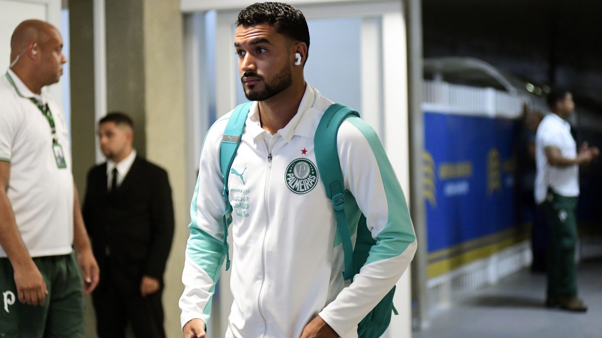 Jefté passa por cirurgia no joelho e só volta a jogar pelo Palmeiras no fim da temporada