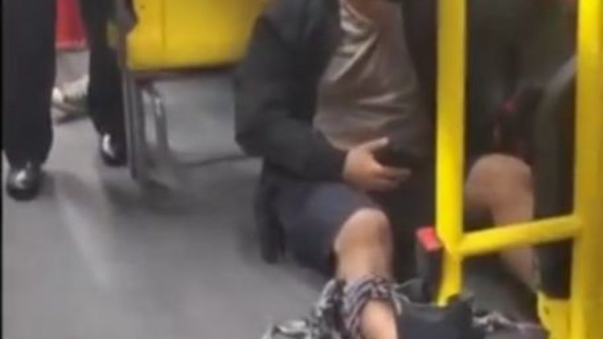 Passageiro é baleado em ônibus durante operação contra CV no Morro Dona Marta, no Rio