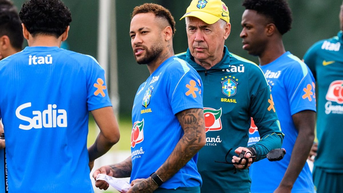 Ancelotti fala sobre retorno de Neymar contra a Escócia: “Se não jogar, ajuda com experiência”