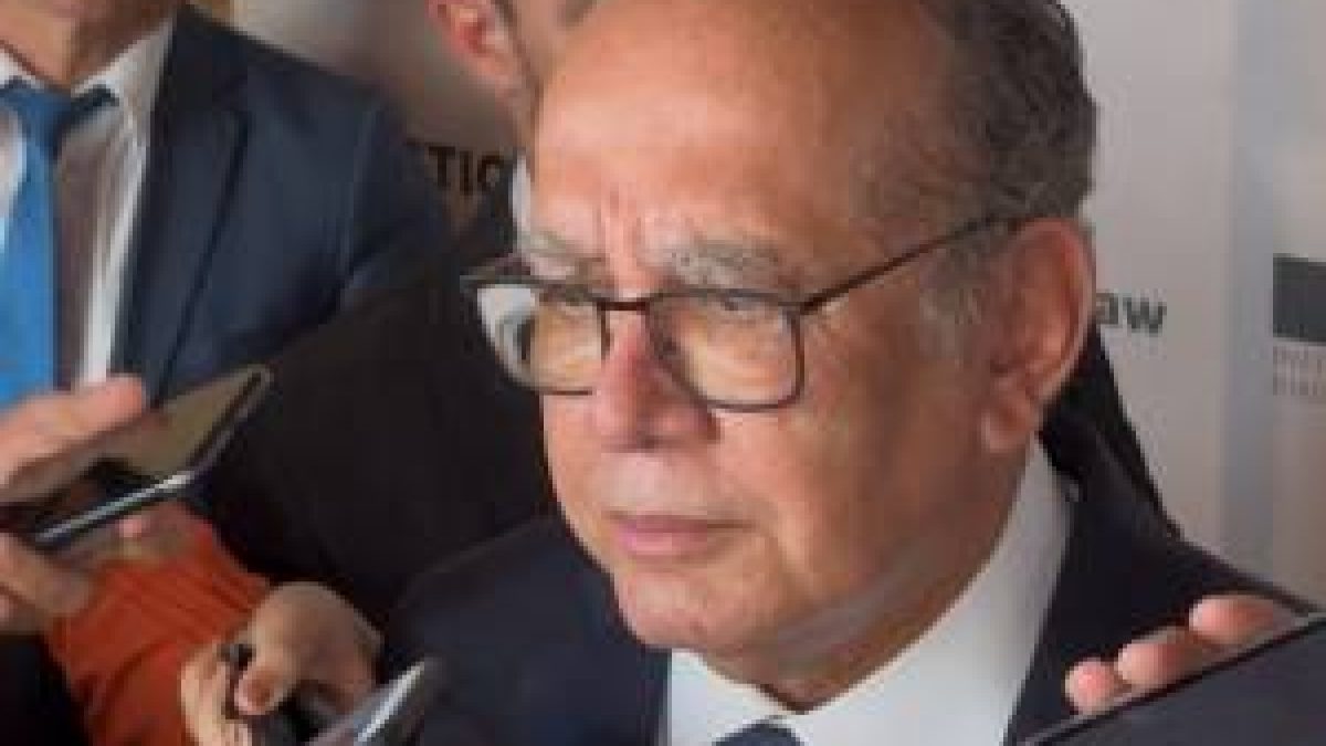 Gilmar Mendes critica lei que permite advocacia privada a membros da AGU