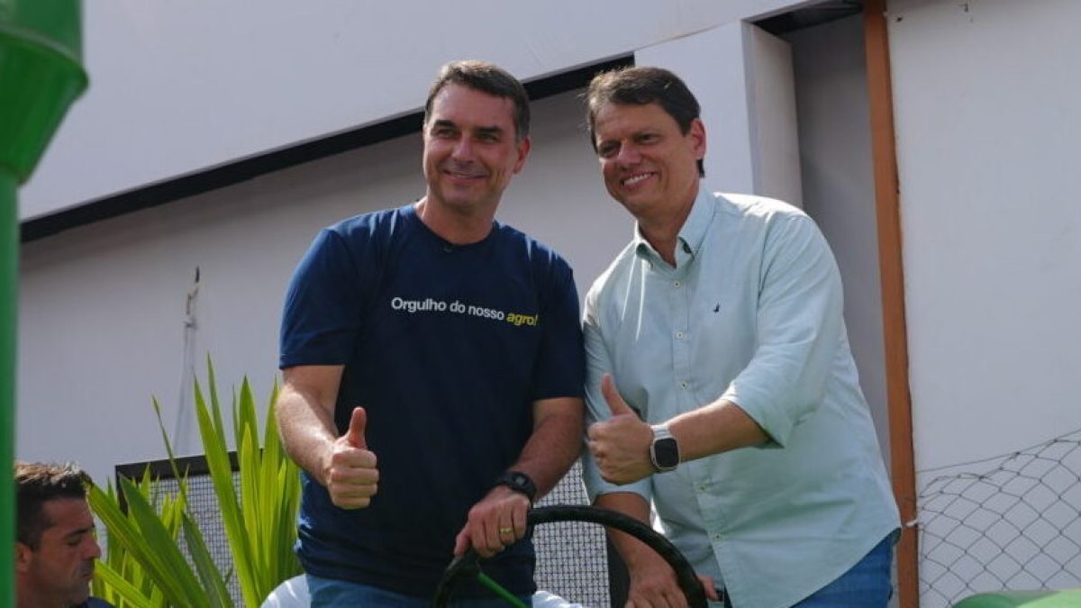 Tarcísio lidera disputa estadual e Flávio Bolsonaro supera Lula em SP, aponta pesquisa