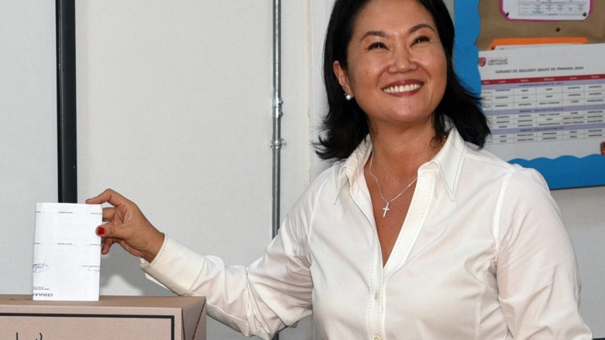 Keiko Fujimori mantém liderança apertada no Peru com 98,5% dos votos apurados