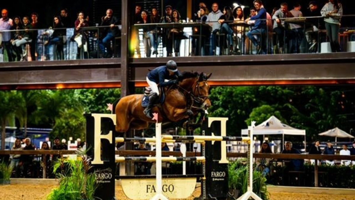Felipe Juares de Lima vence prova indoor da Copa VillageMall de Hipismo com melhor tempo