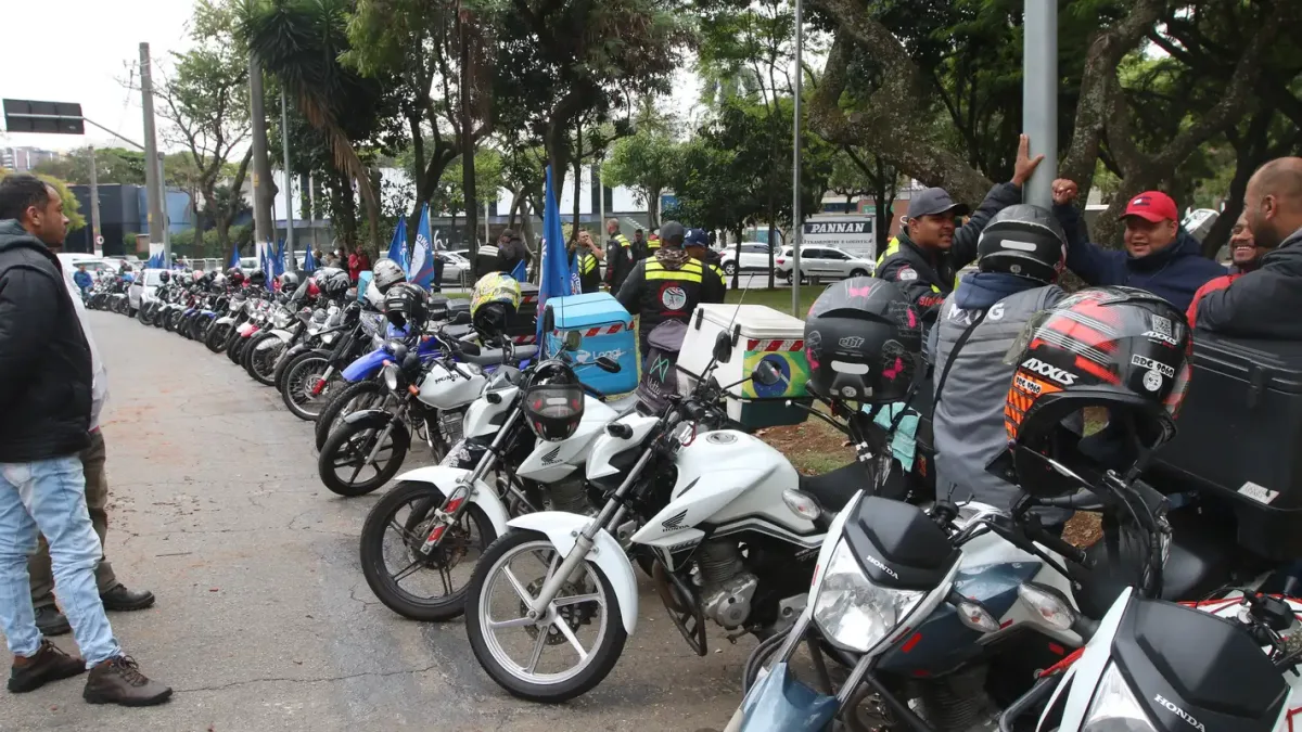 Governo anuncia linha de crédito para motociclistas de aplicativos financiarem motos novas