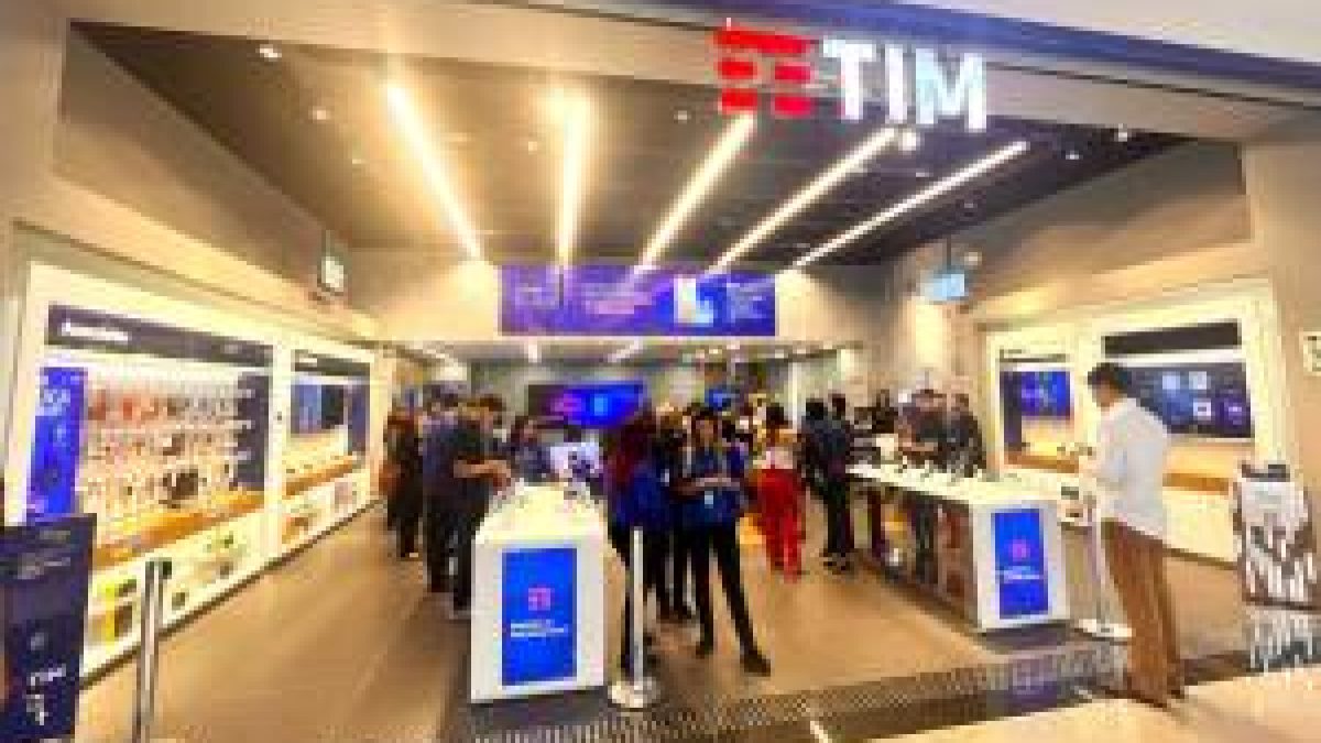 Santander eleva TIM (TIMS3) para compra, mas mantém preferência por Vivo (VIVT3)