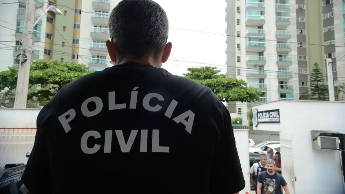 Auxiliar de creche é preso suspeito de abusar de crianças de 2 a 3 anos em Casimiro de Abreu