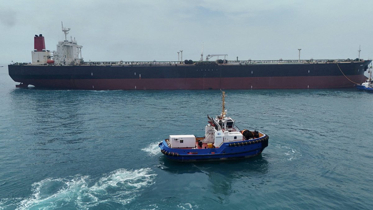 Estoques mundiais de petróleo despencam e elevam pressão por acordo EUA-Irã