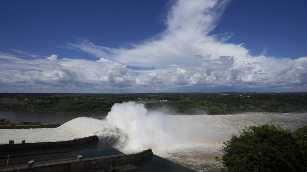 Desmatamento na Amazônia causa perda de R$ 1 bilhão em receita nas hidrelétricas Itaipu e Belo Monte