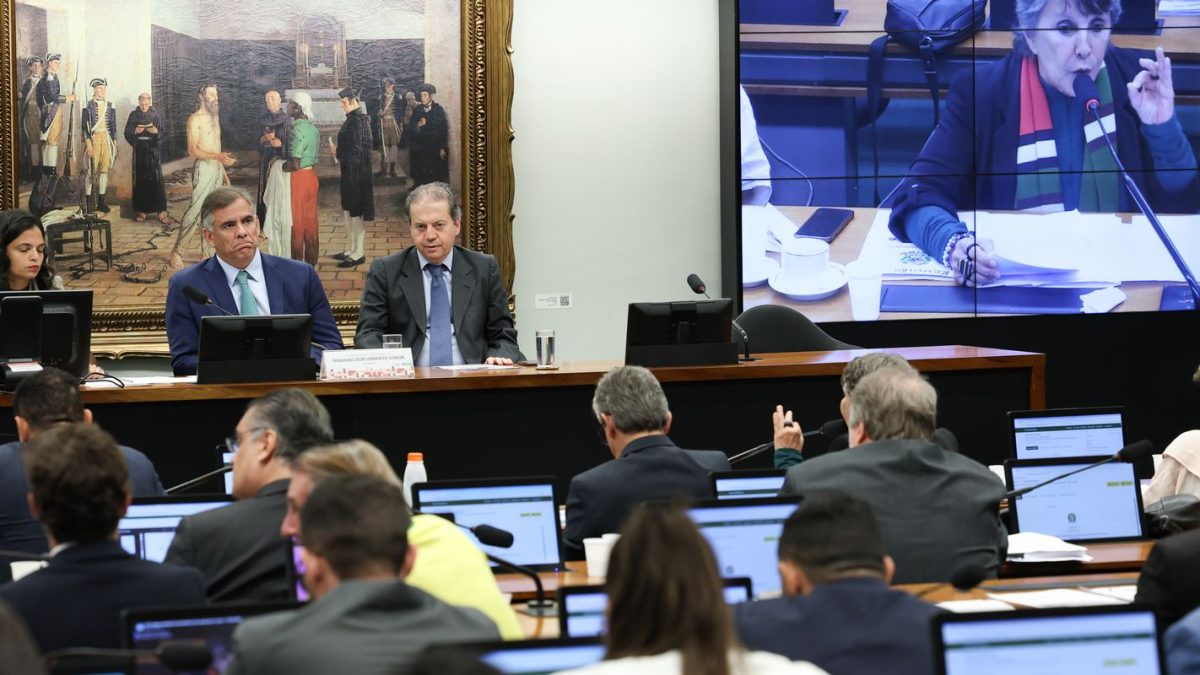 CCJ da Câmara aprova PEC que reduz maioridade penal para 16 anos