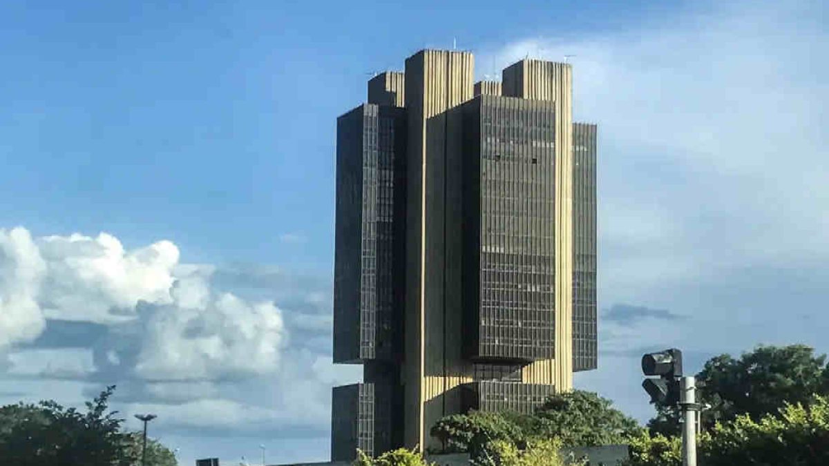 Mercado eleva projeção da Selic para 13,5% e vê inflação de 5,11% em 2026, aponta Focus