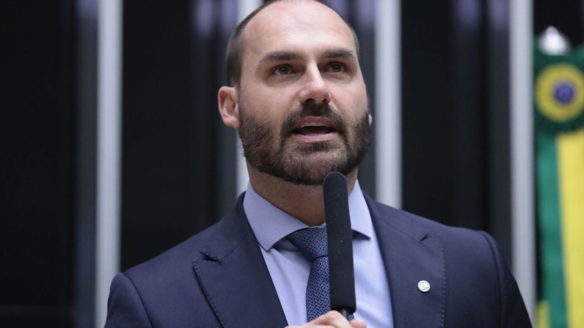 PGR defende condenação de Eduardo Bolsonaro por coação no STF