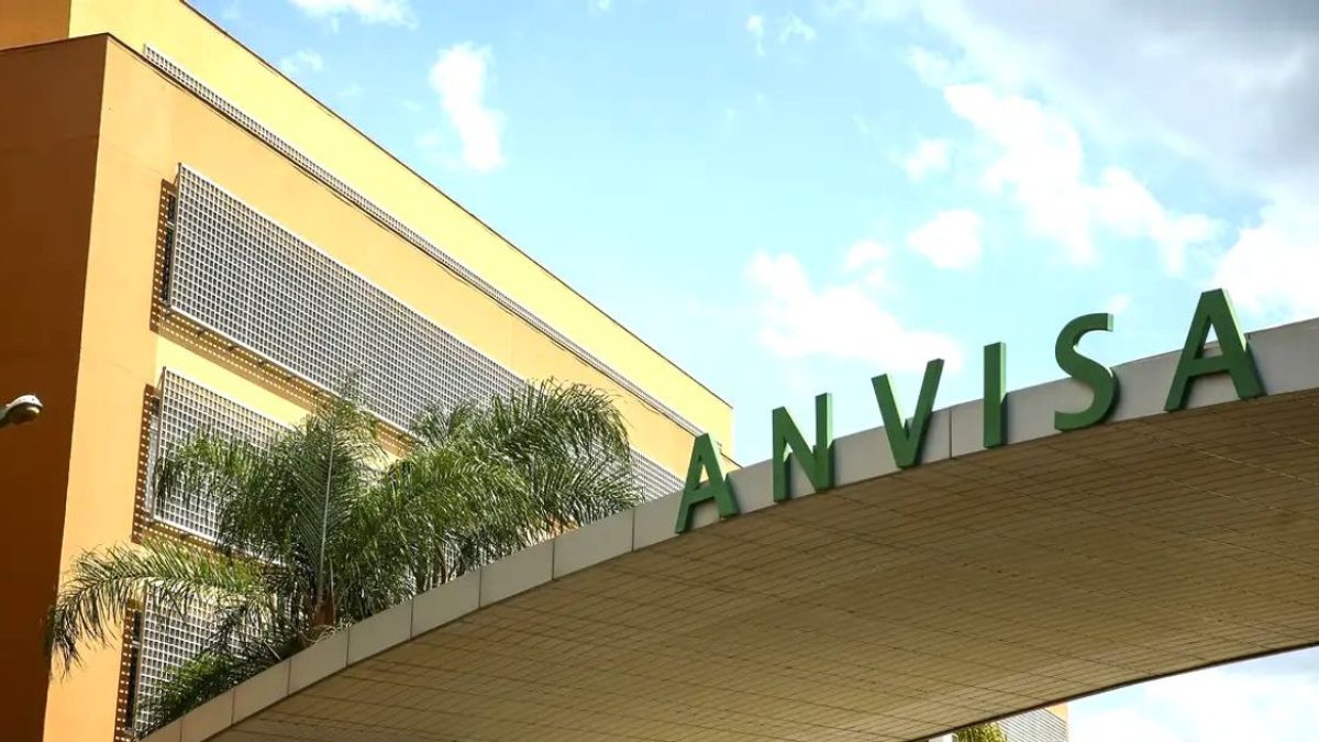 Anvisa recolhe antibiótico e soro fisiológico por falhas de qualidade em lotes específicos