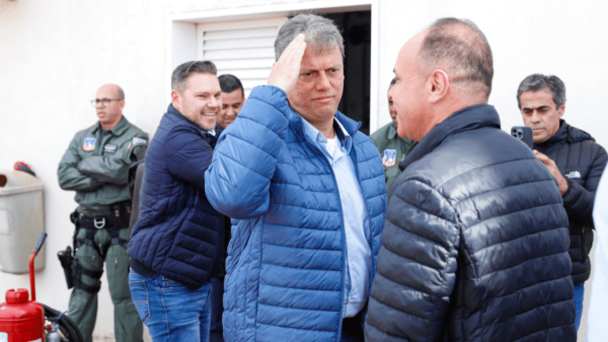 Exclusivo: prefeitos pró-Tarcísio autorizaram consignado do banco de Edir já em crise