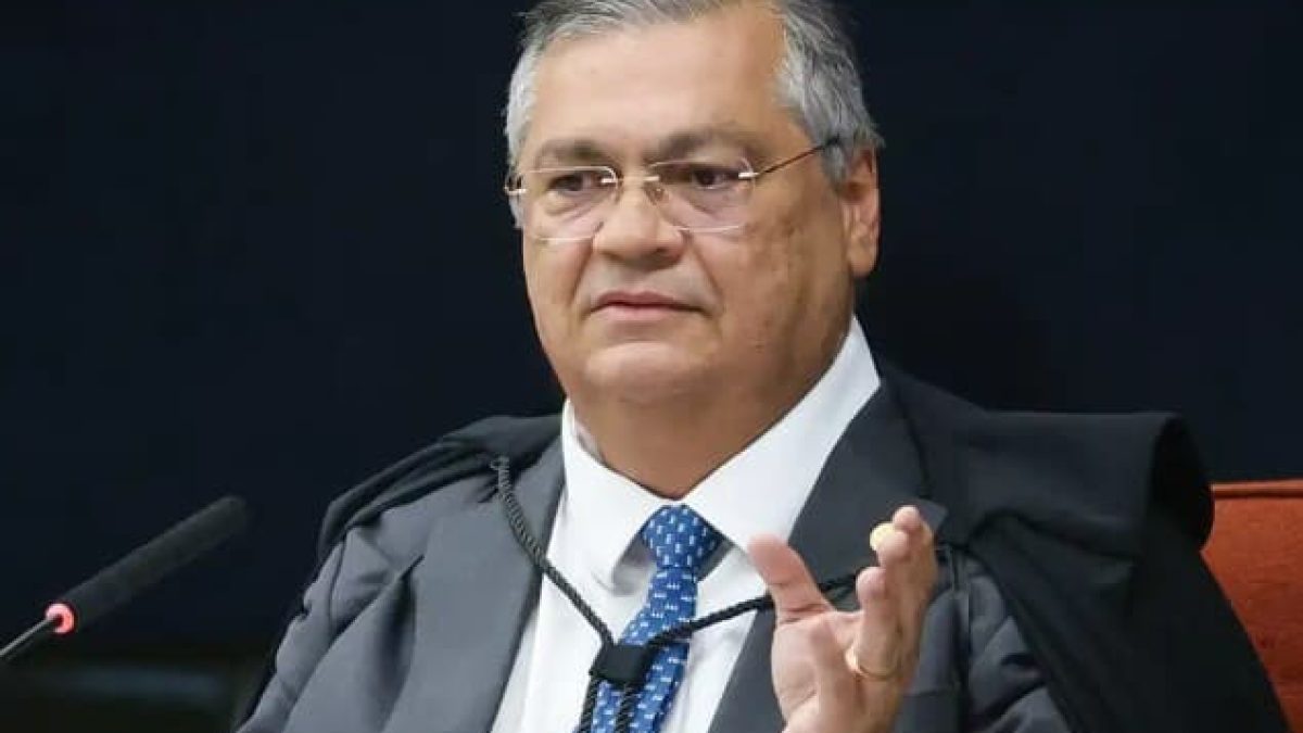 Flávio Dino mantém remoção de vídeos contra David Almeida, mas derruba censura prévia a bordão