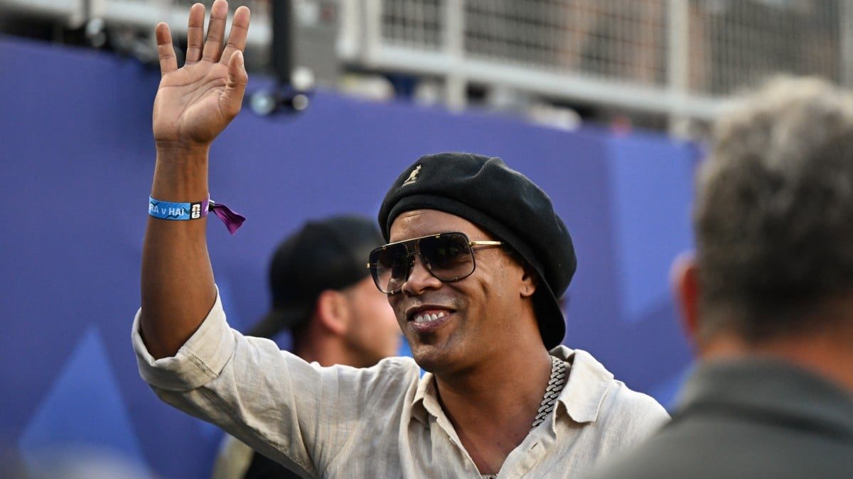Aos 46 anos, Ronaldinho retorna ao futebol para jogar na 3ª divisão italiana