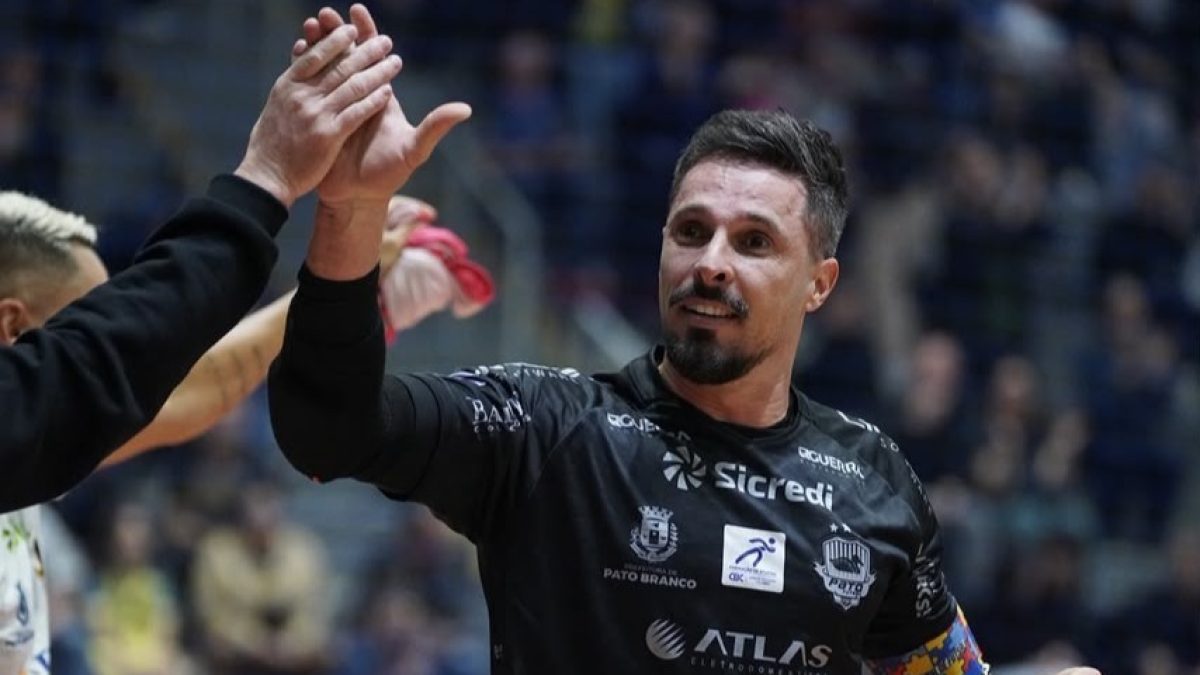 Pato derrota Praia Clube e quebra invencibilidade do líder na Liga Nacional de Futsal