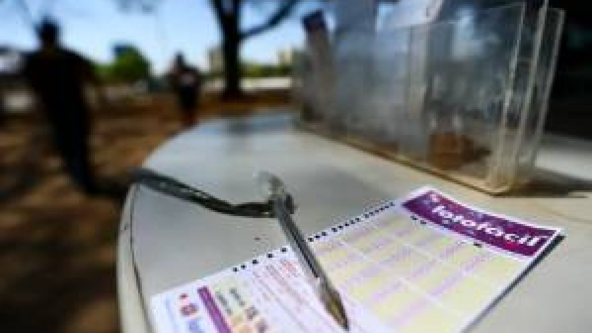 Lotofácil concurso 3703: números sorteados nesta sexta-feira (5)