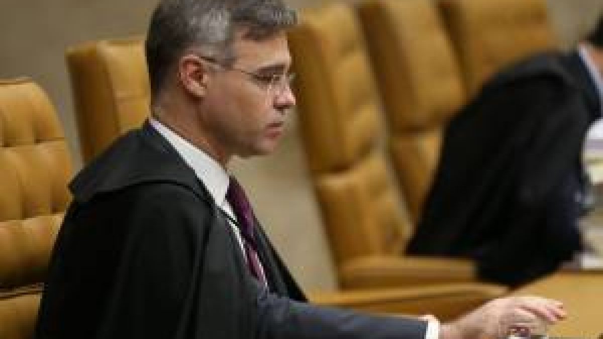 André Mendonça manda remover posts que ligam Flávio Bolsonaro a apoio à ‘escala 7×0’