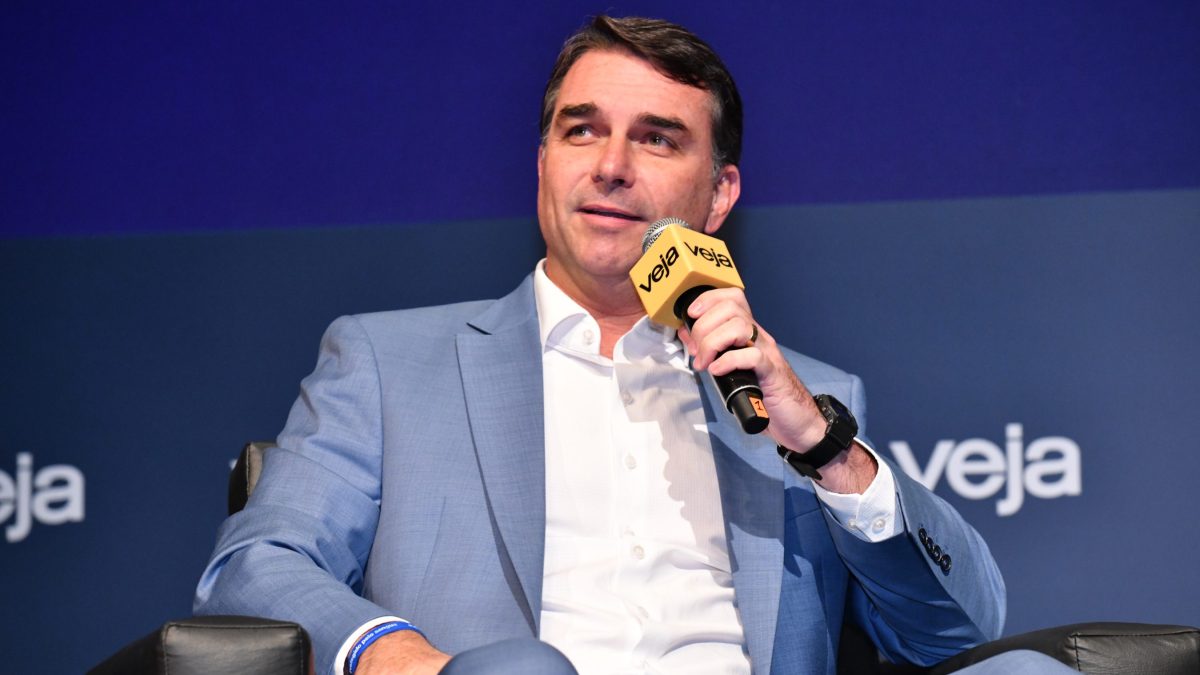 Flávio Bolsonaro diz ter pedido para participar de reunião de tarifas dos EUA contra Brasil